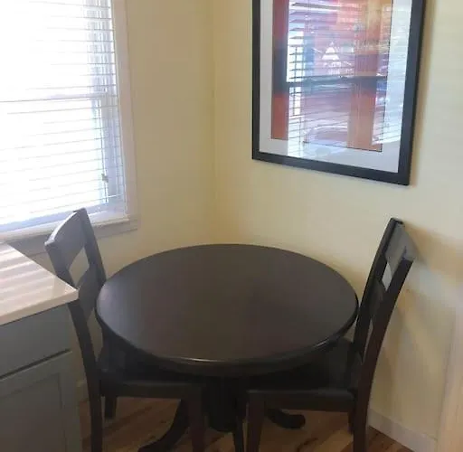 Entire Close To Downtown - 2 Queen Beds * Springfield