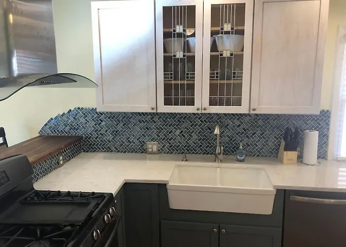 Entire Close To Downtown - 2 Queen Beds